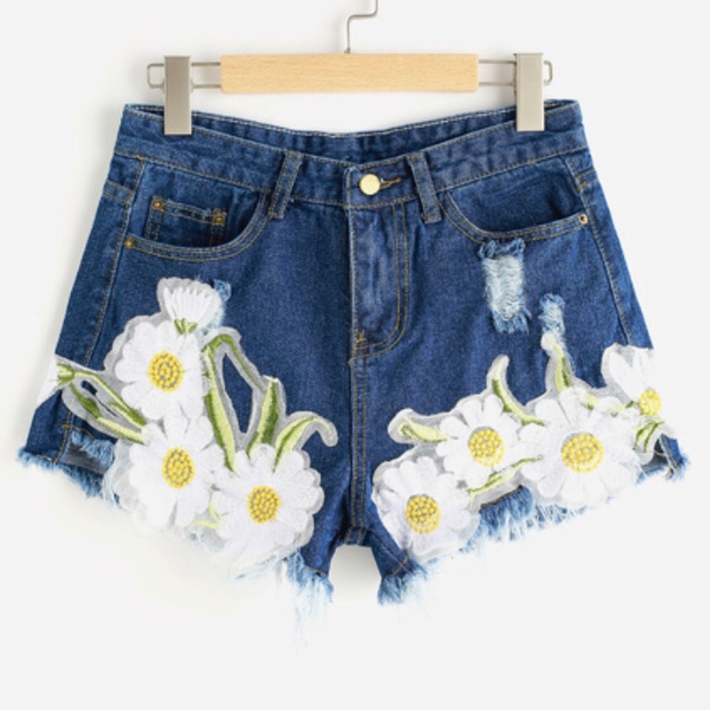 dark wash floral daisy denim shorts size s/xs